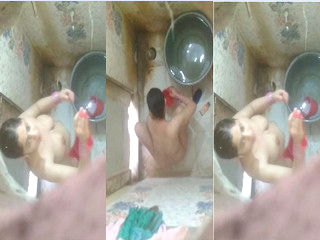 Sexy Desi Girl Bathing